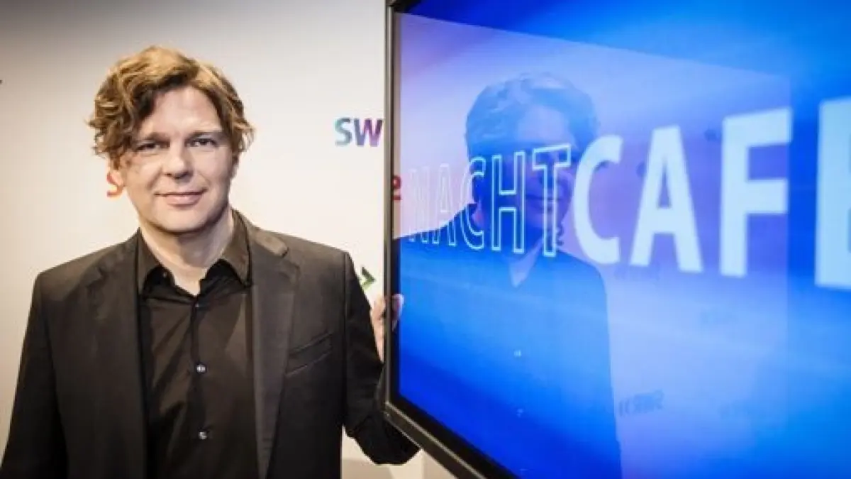 Portrait des neuen Moderators des SWR Nachtcafe im SWR Funkhaus.