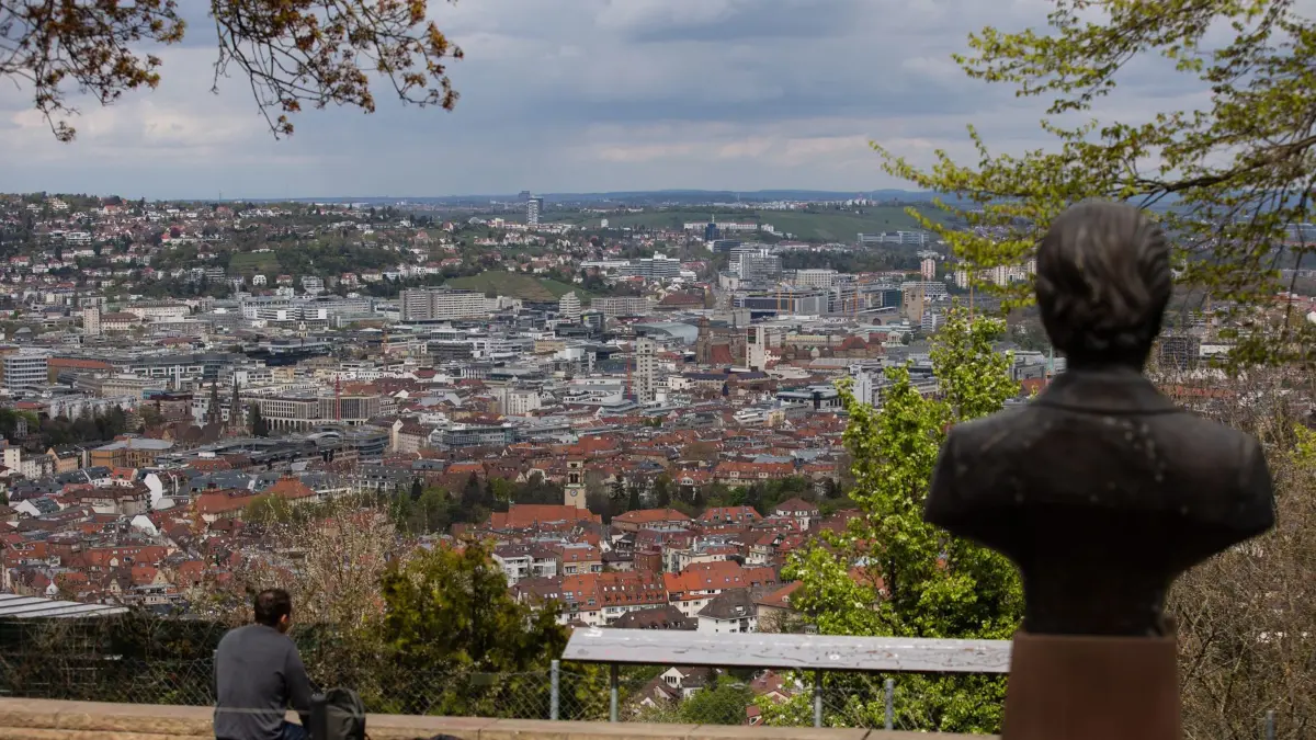 Blick vom Santiago de Chile Platz auf die Stuttgarter Innenstadt mit dem sich verŠnderten Stadtbild.