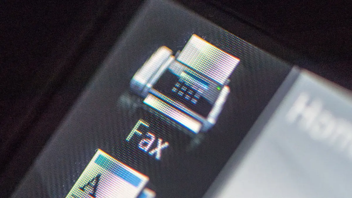 Die Anzeige eines Faxgeräts. (zu dpa: „Digitalministerium nennt groben Zeitplan für geplanten „Fax–Bann»»)