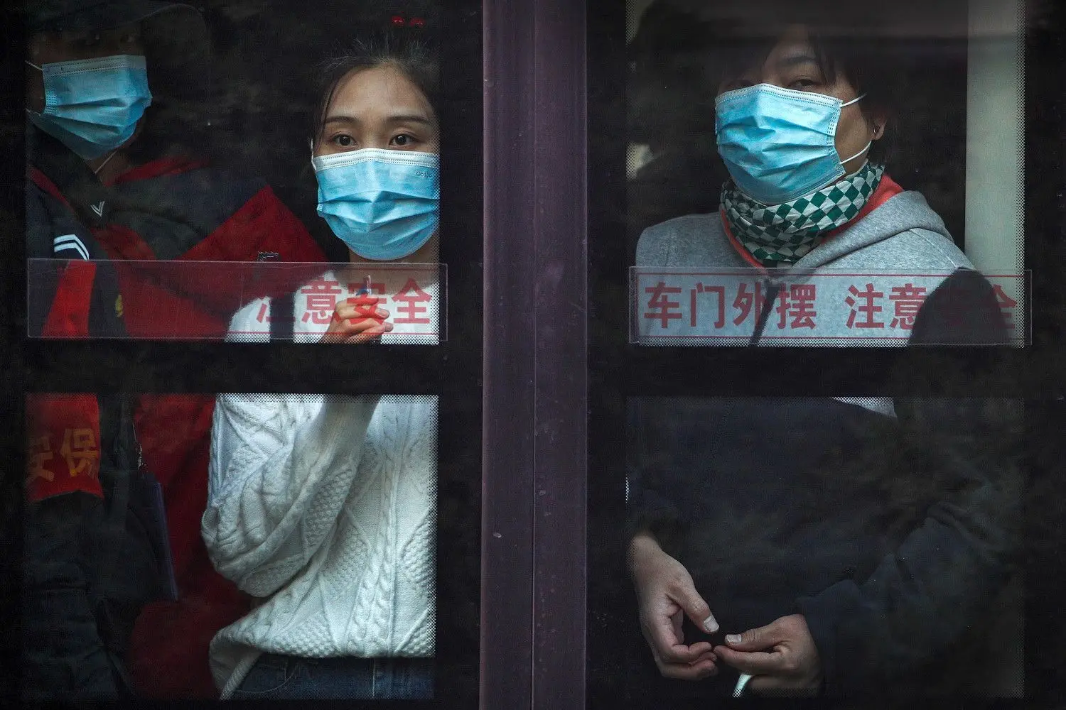 Im Berufsverkehr geht es in Peking auch in Pandemiezeiten eng zu. Dennoch hat China die Ausbreitung des Corona-Virus gut im Griff.