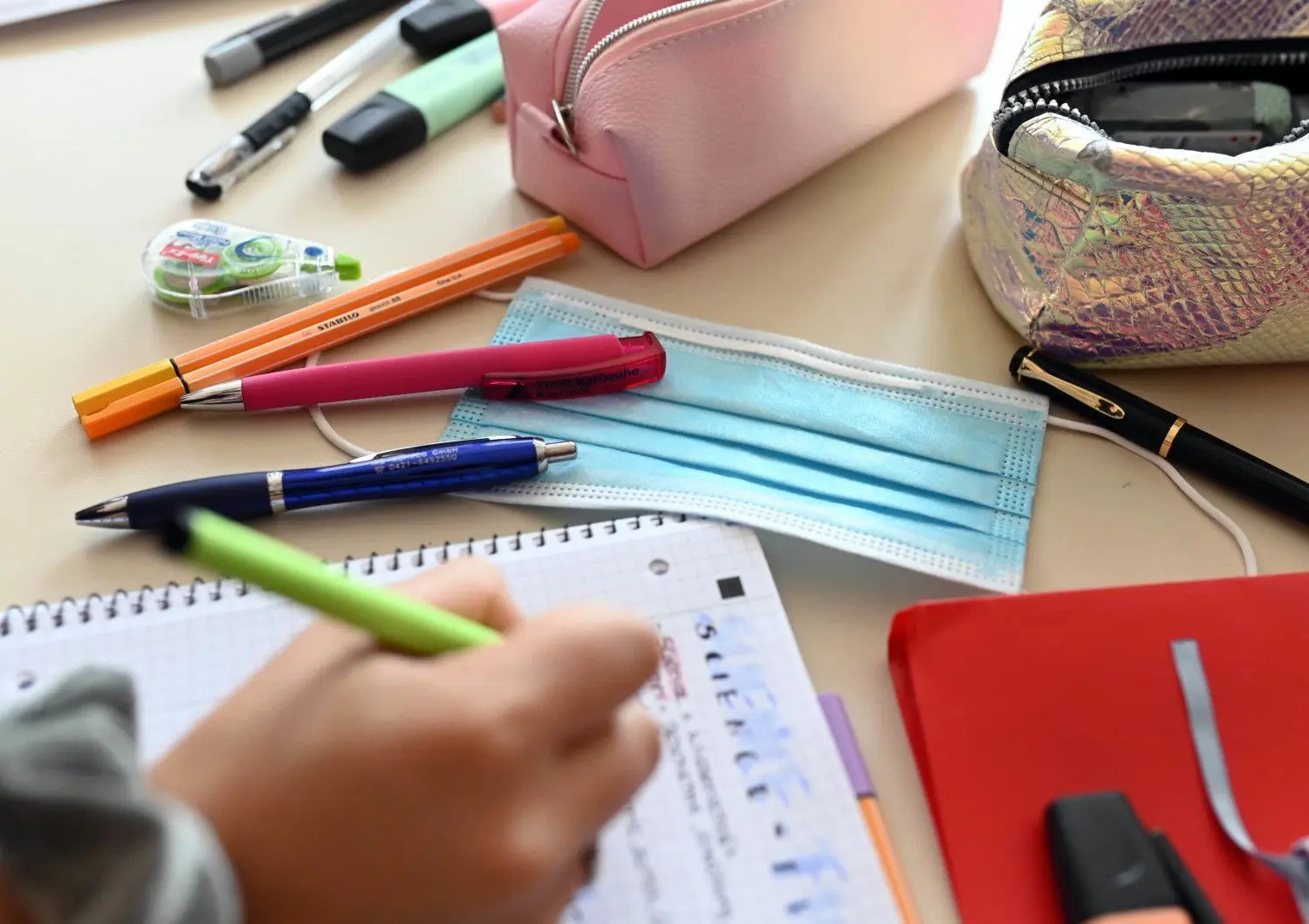 Wer genau die Notbetreuung an den Schulen und Kitas im Lockdown in Anspruch nehmen kann, ist noch nicht ganz geklärt.