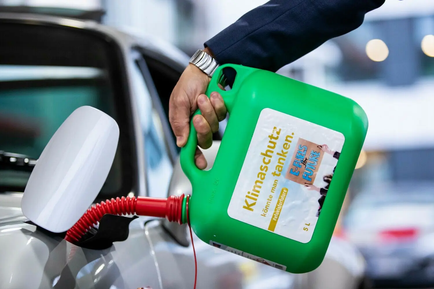 Die Ausnahme bei dem geplanten Aus für Vebrenner: E-Fuels. Doch was hat es mit ihnen auf sich?