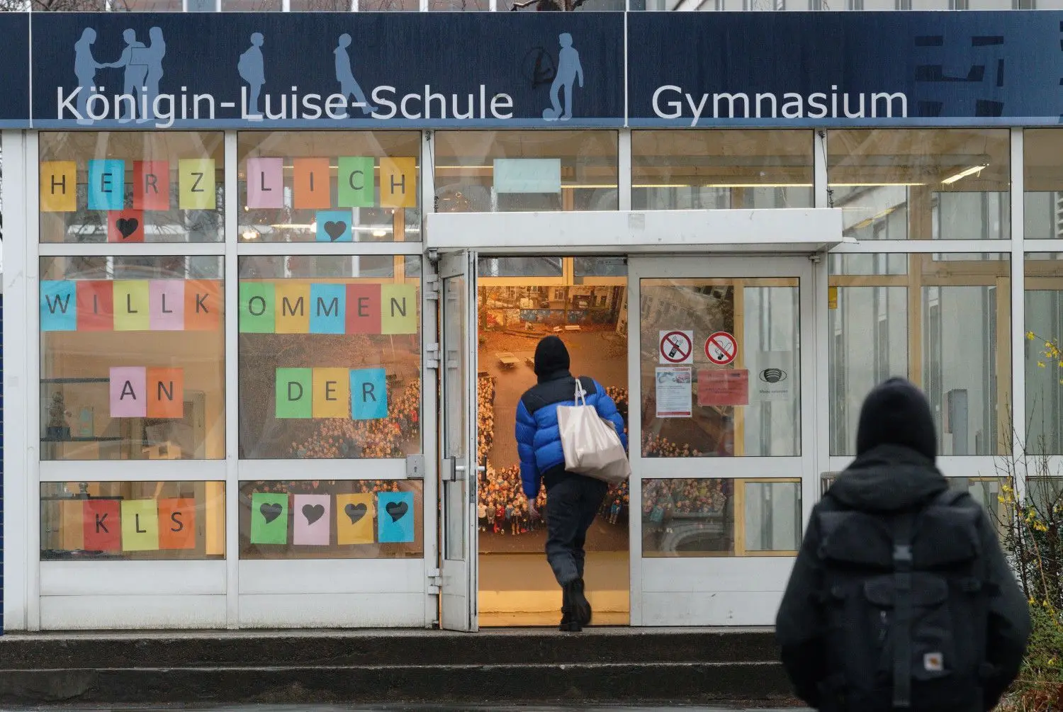 Ab dem 15.03. dürfen in Bayern wieder mehr Schülerinnen und Schüler in Präsenz unterrichtet werden – falls die Inzidenz nicht über einem bestimmten Wert liegt.
