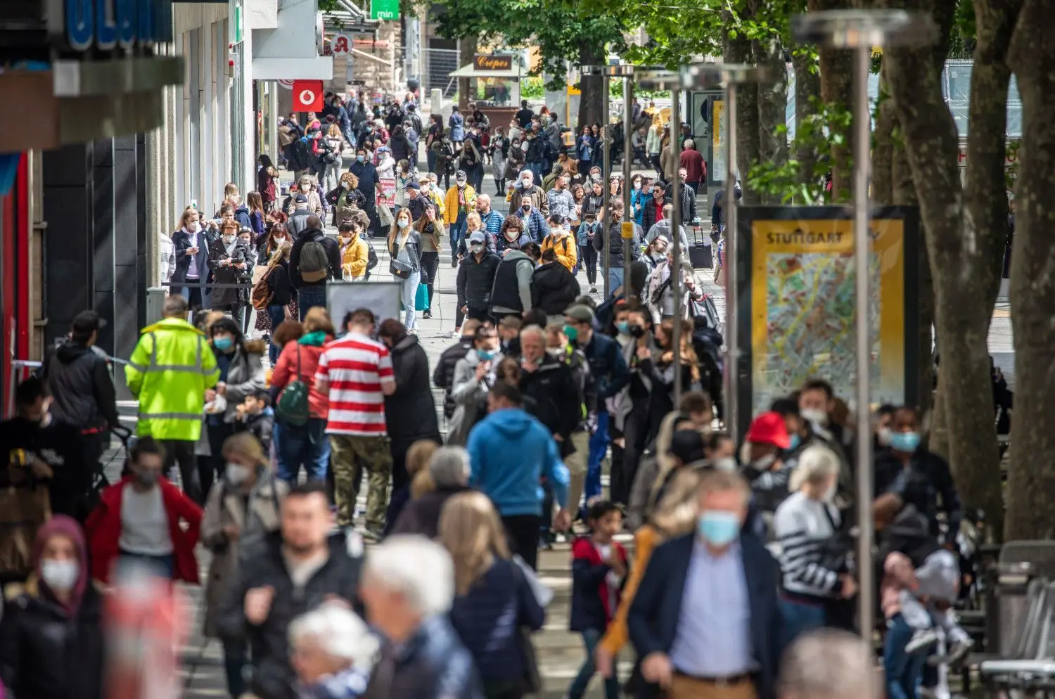 Restaurants, Cafés, Bars und der Einzelhandel (hier Heidelberg) sind geöffnet. Die Kontaktbeschränkungen in BW bleiben aber streng. Welche Corona-Regeln gelten laut aktueller VO in Baden-Württemberg je nach Inzidenz?