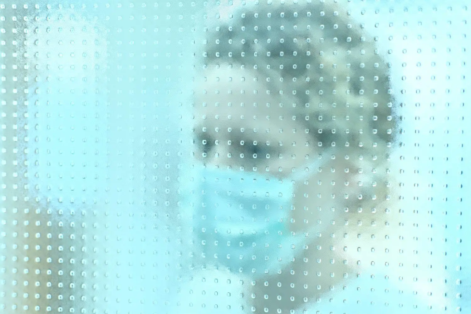 Wie in einer abgetrennten Welt: Krankenschwestern auf Intensivstationen sind in dieser Zeit besonders gefordert.