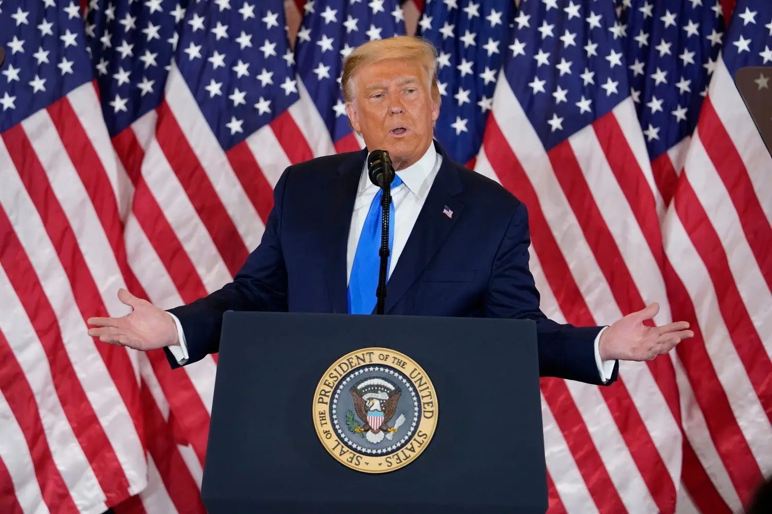 Donald Trump, Präsident der USA, spricht im Ostsaal des Weißen Hauses.