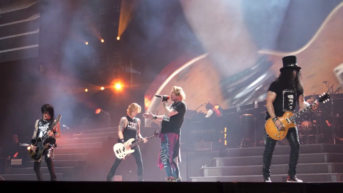 Die Tournee von Guns N`Roses musste 2020 wegen der Corona–Pandemie komplett verschoben werden. Sie geben im Juni 2021 nur ein Konzert im Münchner Olympiastadtion.