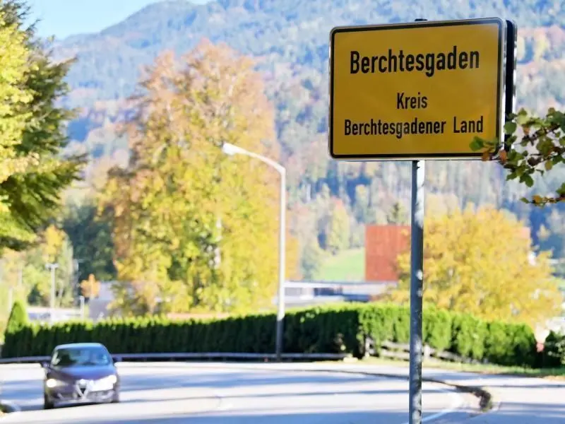 Im Kampf gegen die extrem gestiegenen Corona-Infektionszahlen im oberbayerischen Landkreis Berchtesgadener Land wird eine Ausgangsperre verhängt.
