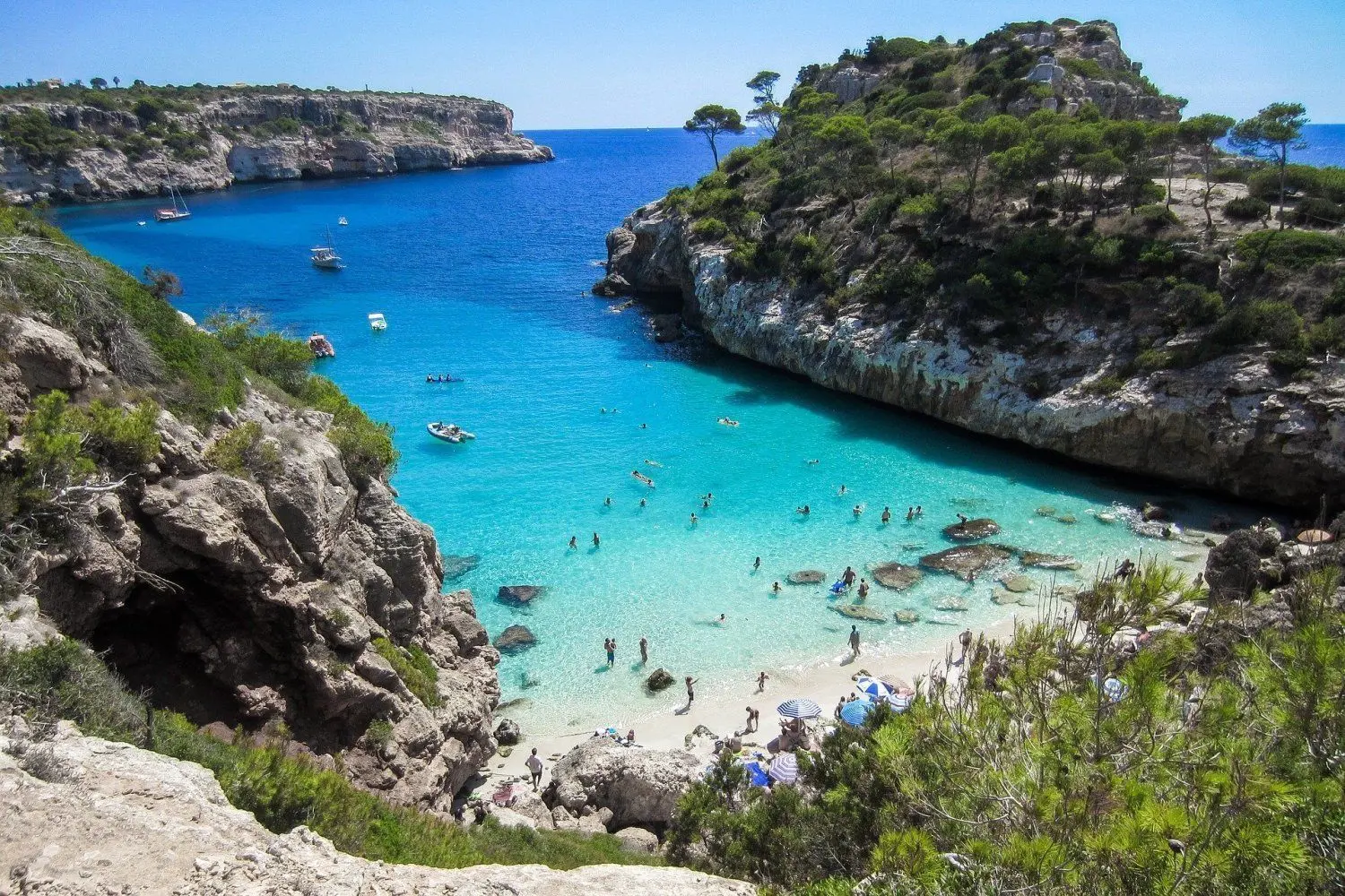 Mallorca ist mit seinen traumhaften Badebuchten bei Touristen beliebt.
