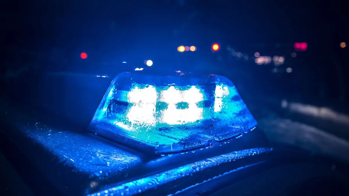 In der Nacht von Freitag auf Samstag wurden aus einem Lkw in Ulm neun Paletten mit Parfum gestohlen - während der Fahrer schlief. (Symbolfoto)