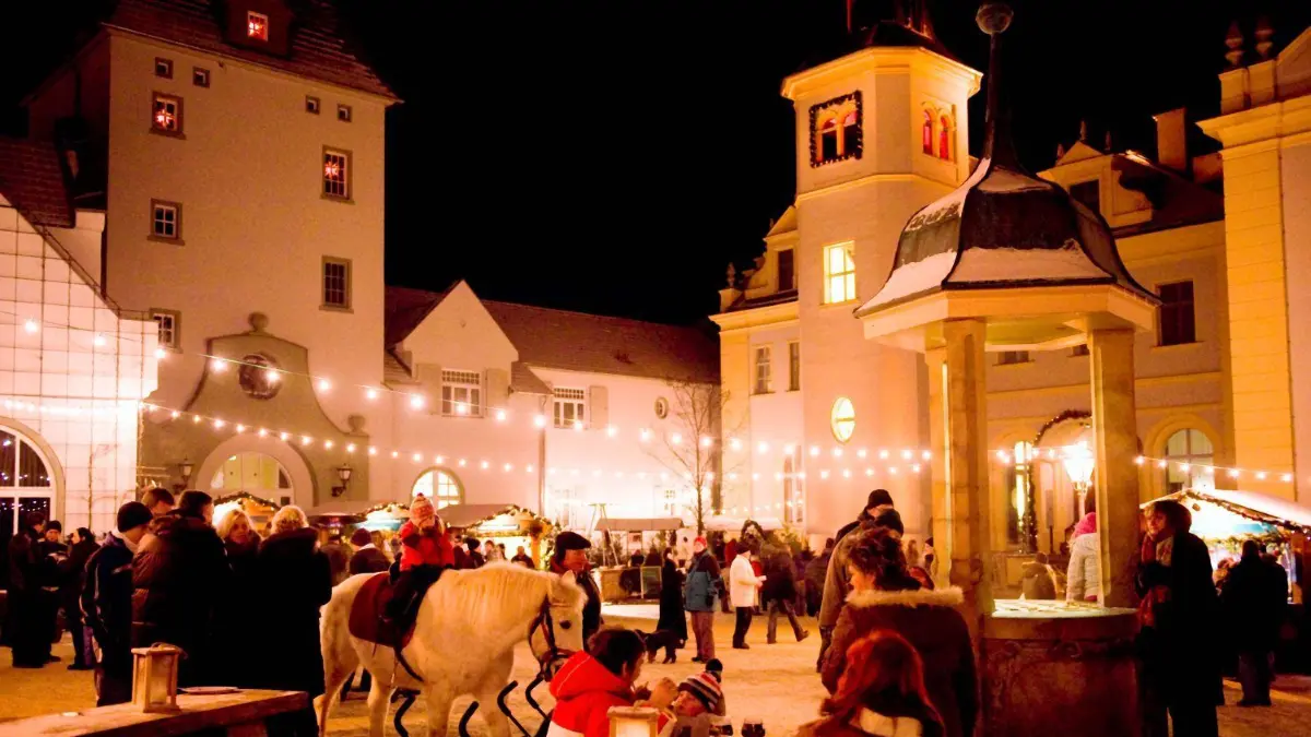 Der beliebte Liebenberger Weihnachtsmarkt fällt auch in diesem Jahr aus.
Liebenberg Weihnachtsmarkt auf Schloss und Gut Liebenberg Foto: Veranstalter ora-151125-LiLö-Liebenberg-Weihnachtsmarkt-veb