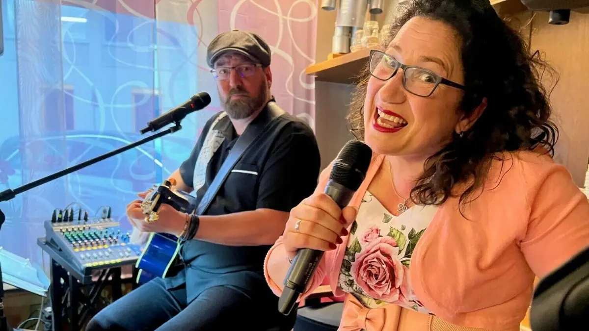 Buddy Bosch & Ela aus Esslingen begeisterte das Publikum in Gasthaus „Adler“.