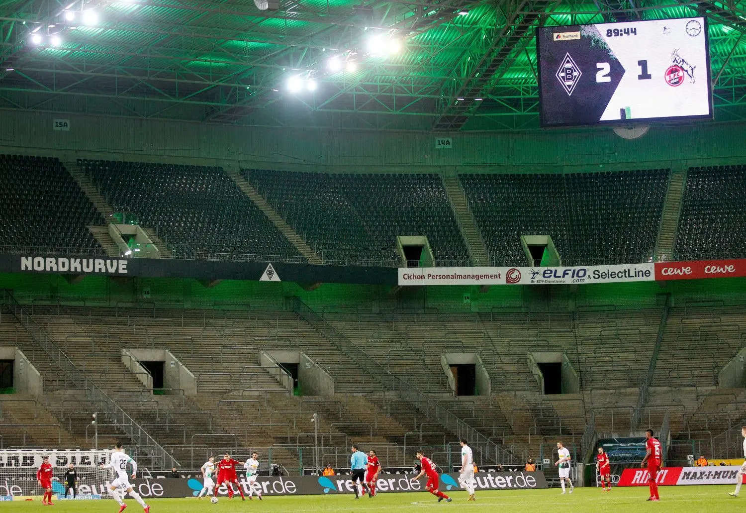 Borussia Mönchengladbach trifft auf den 1. FC Köln: Am 11. März war dies das bisher einzige Fußballspiel in der 1. Bundesliga, das in Corona-Zeiten als Geisterspiel stattfand.