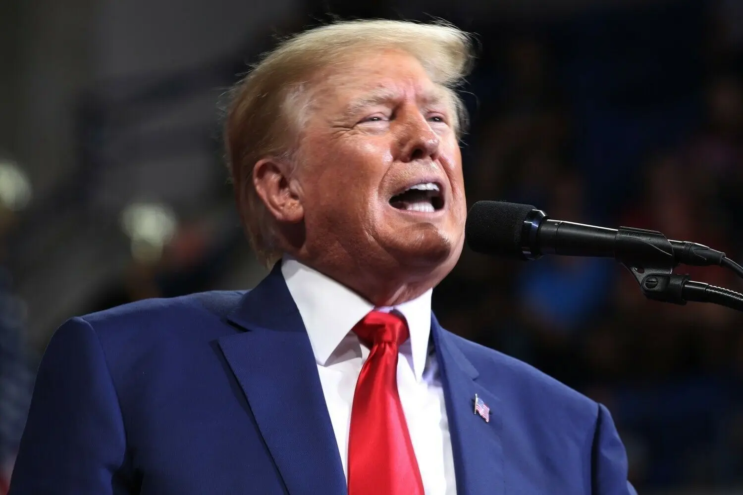Donald Trump (links) will wieder US-Präsident werden.
