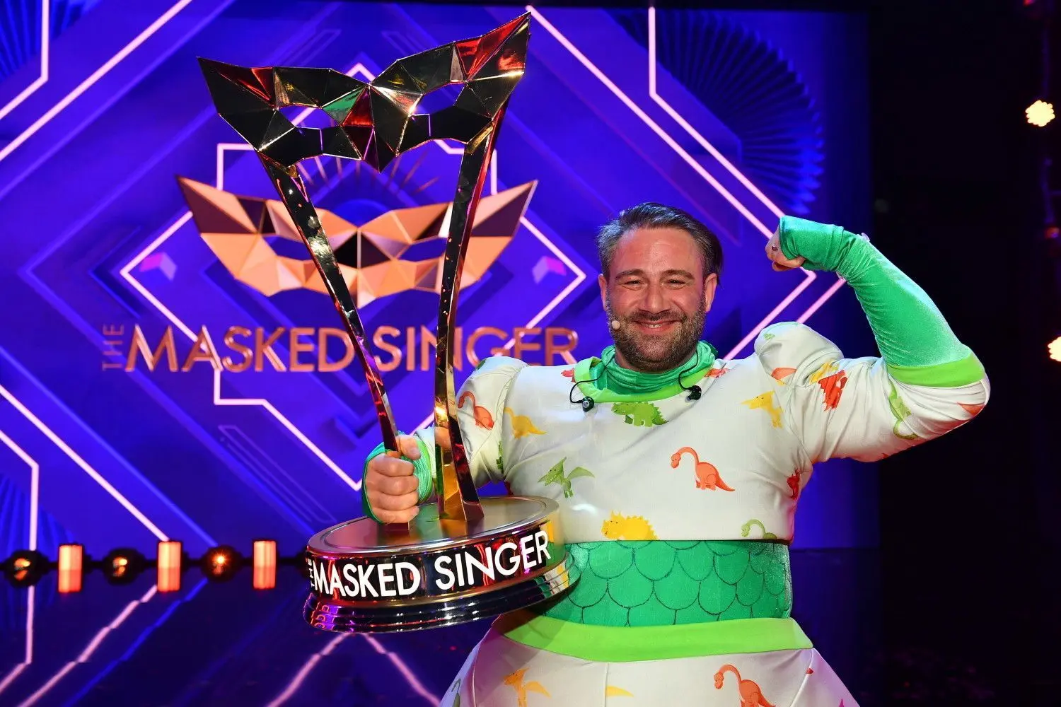 Im Dinosaurier steckte Sänger Sasha.