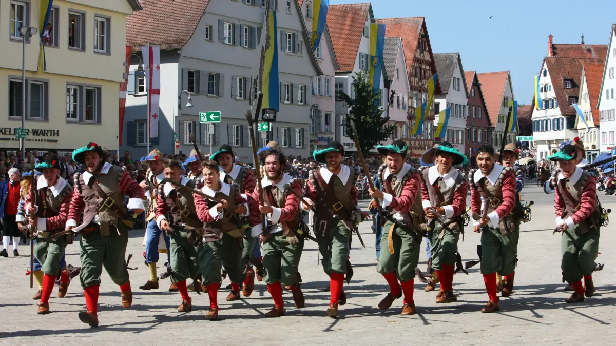 Beim Historischen Festzug des Biberacher Schützenfests 2019 boten tausende Akteure beeindruckende Bilder aus der Stadtgeschichte.