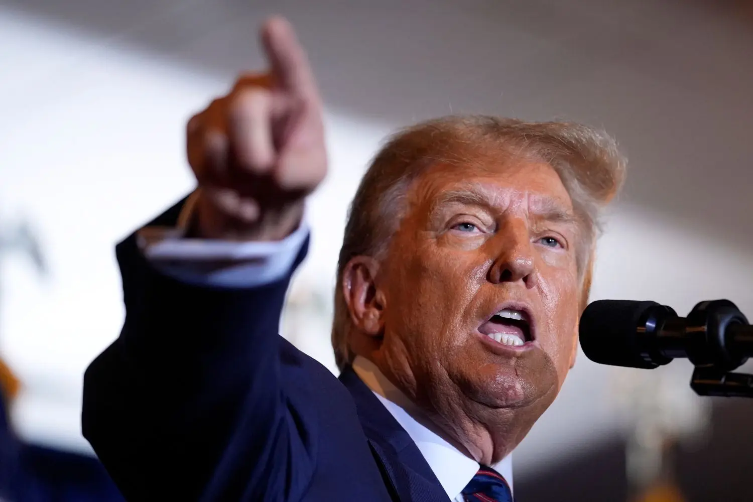Ex-Präsident Donald Trump kann selbstbewusst auf den „Super-Tuesday“ am 5. März blicken. ⇥