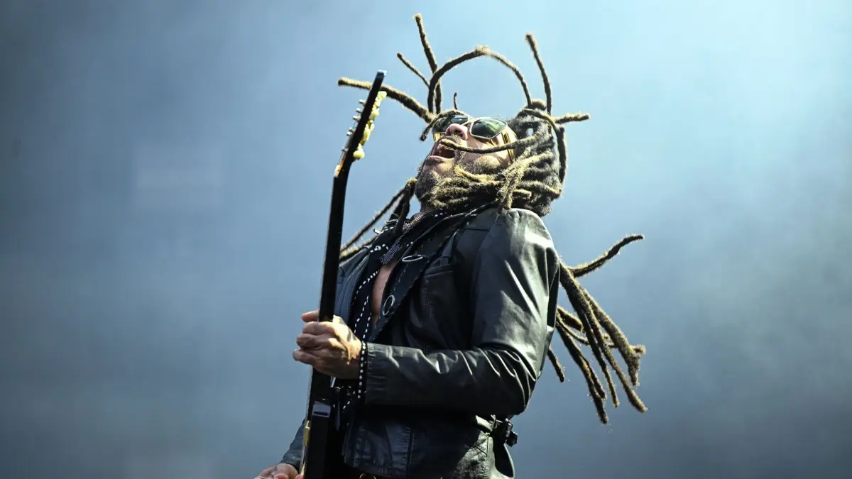 Bestager-Rolemodel: Lenny Kravitz begeistert am Donnerstagabend bei den Jazz Open auf dem Stuttgarter Schlossplatz 7200 Fans.