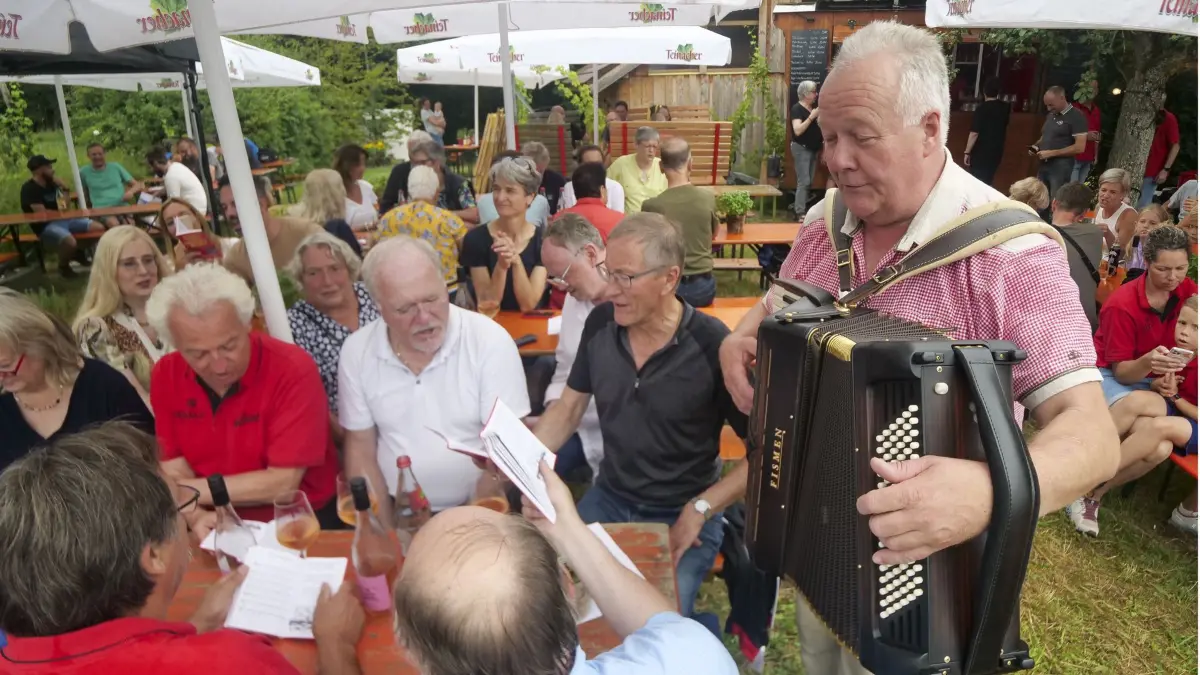 Leonberg - Wengerterfest in der Feinau. Aufgrund des starken Regens war die Zahl der Gäste auf dem Fest sehr gering