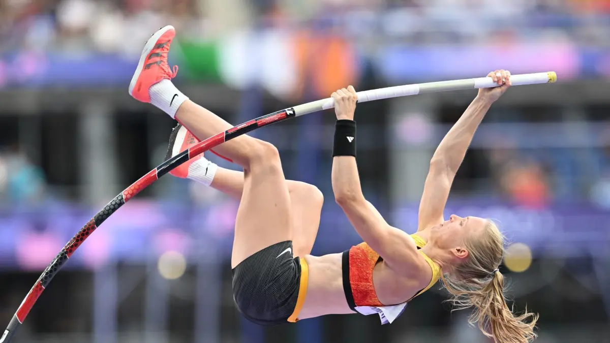 Paris 2024 - Leichtathletik: 07.08.2024, Frankreich, Saint-Denis: Olympia, Paris 2024, Leichtathletik, Stade de France, Stabhochsprung, Frauen, Finale, Anjuli Knäsche aus Deutschland in Aktion. Foto: Sven Hoppe/dpa +++ dpa-Bildfunk +++