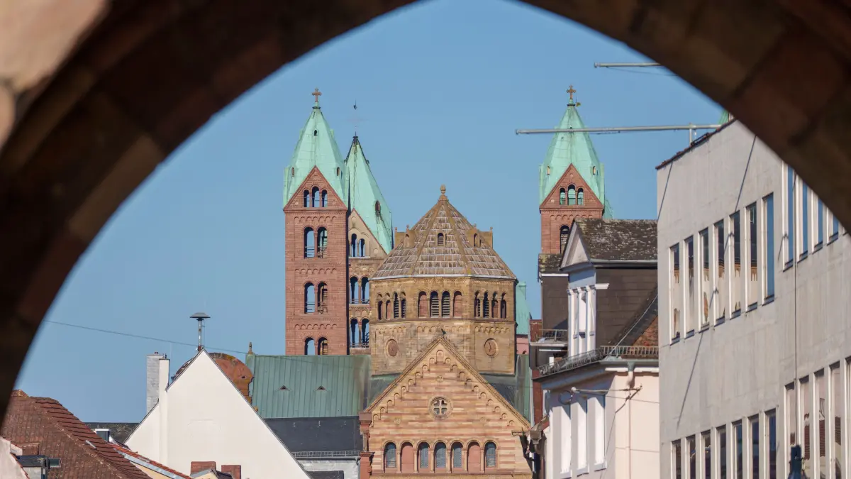Wann ist in Rheinland-Pfalz 2024 schulfrei? Alle Termine für die Schulferien, Feier- und Brückentage im Überblick.