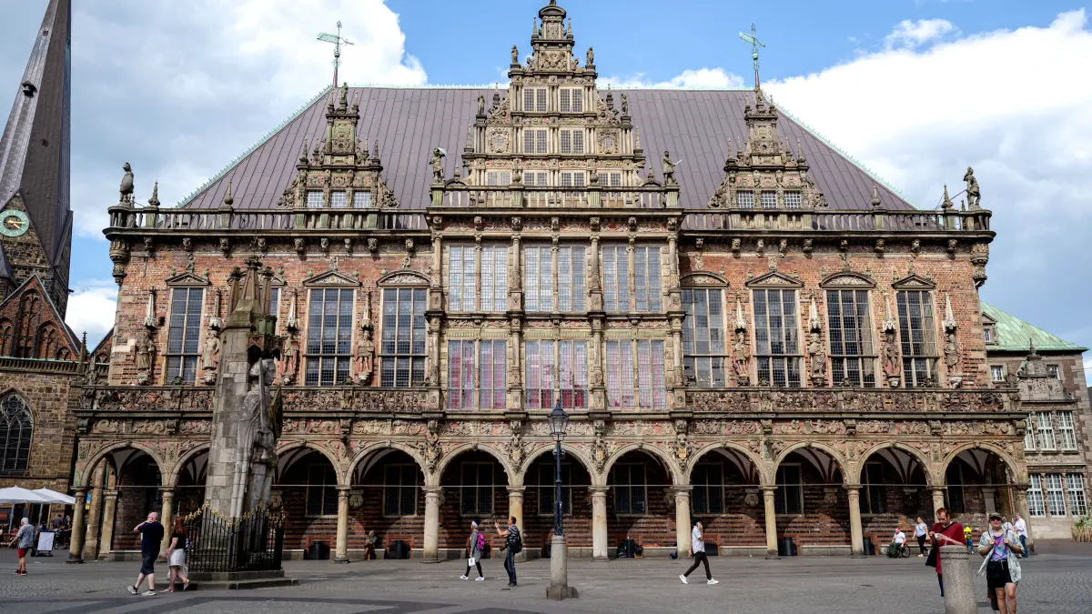 Wann ist in Bremen 2024 schulfrei? Alle Termine für die Schulferien, Feier- und Brückentage im Überblick.
