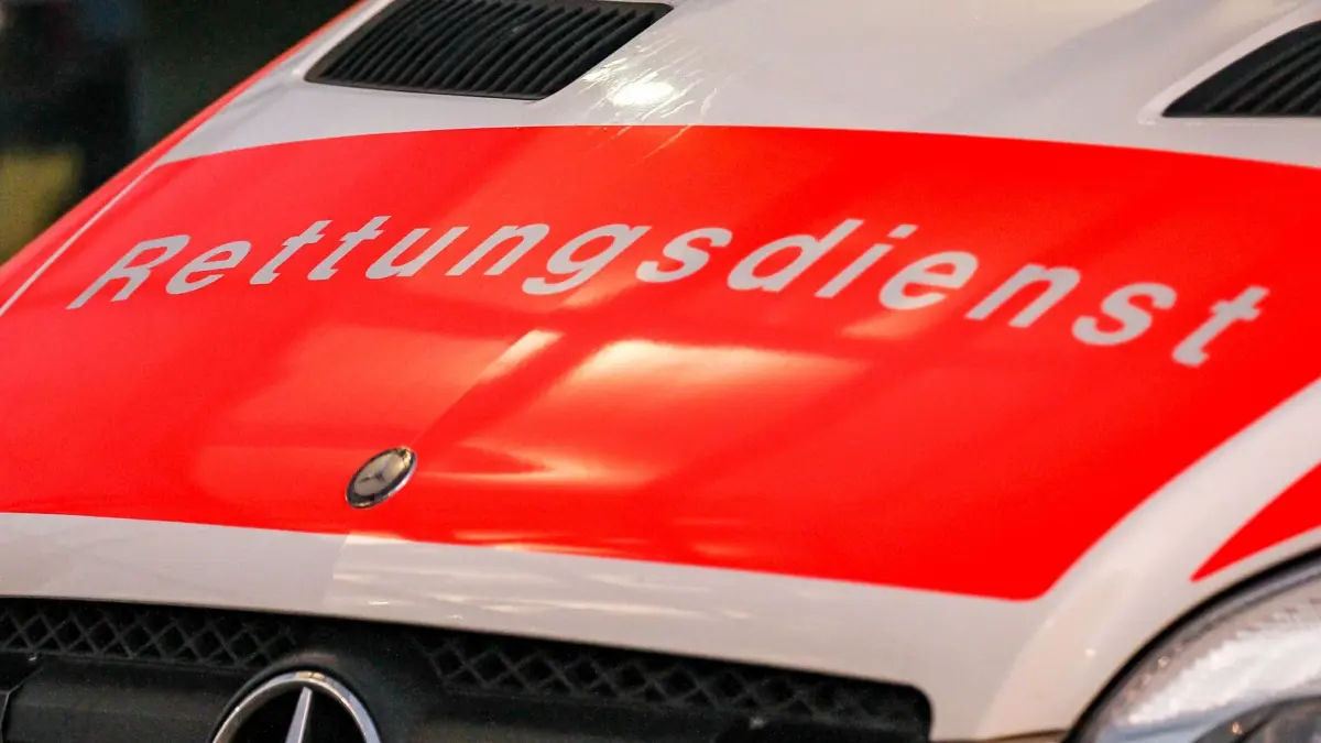 Themenbild / Symbolbild: Rettungsdienst, Notarzt, Schriftzug
Themenbild / Symbolbild: Rettungsdienst, Notarzt, Schriftzug, 26.11.2015, Foto: Deutzmann/Eibner