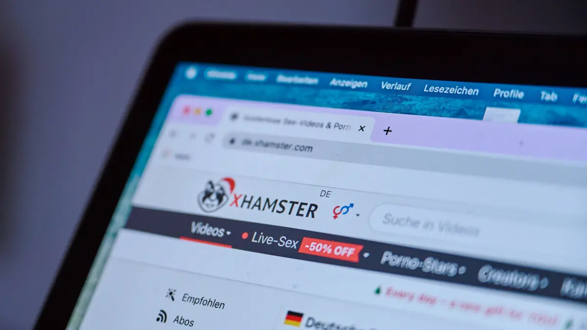 ARCHIV - Auf einem Computerbildschirm wird das Pornoportal «xHamster» angezeigt. (zu dpa: «Nach xHamster-Schlappe: Medienaufseher hoffen auf Zypern») +++ dpa-Bildfunk +++