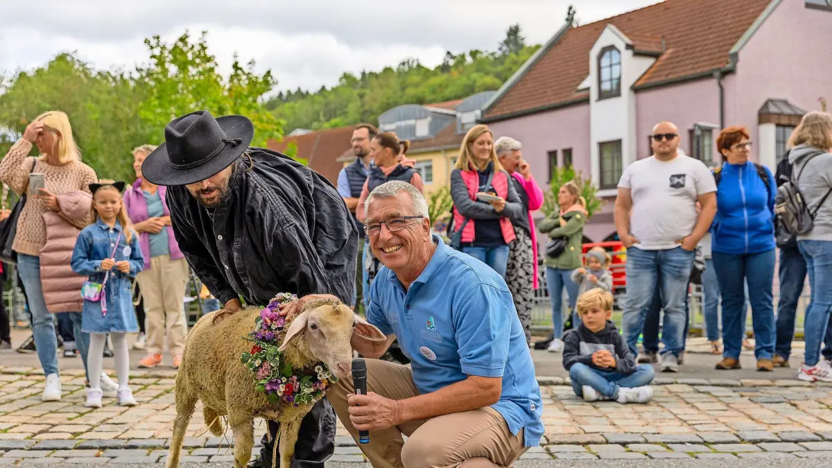 Aidlingen - Heckengäutag mit Hopfenzopfen ab 15 Uhr und Hammellauf ab 17 Uhr und Bauernmarkt, 10.09.2022, Foto: DROFITSCH/EIBNER