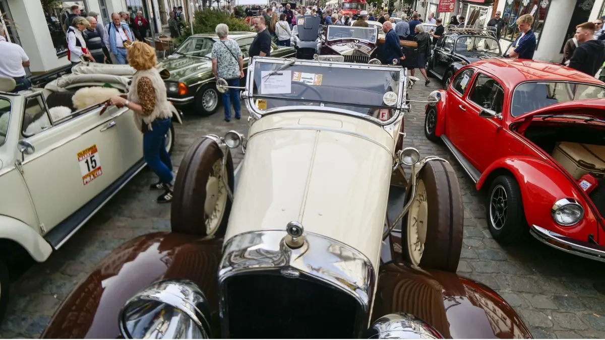 Leonberg - Der Treff für alle Oldtimer-Fans: die Rallye Leo- Motor-Classic mit jeder Menge Schätzchen. Im Bild: Marmon Model 68 Coupé , Baujahr 1929, 8 Zylinder