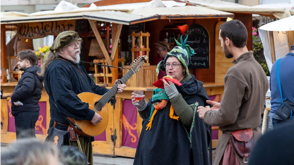 Musiker auf dem Marktplatz
Mittelaltermarkt am Böblinger Marktplatz, 27.09.24
Foto: Eibner-Pressefoto/Maxi Saier
