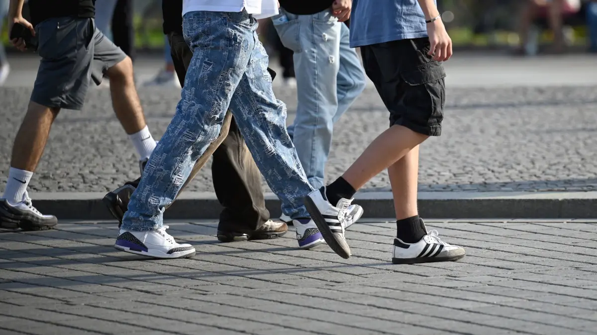 Jugendliche: ARCHIV - 28.09.2023, Berlin: Was treibt junge Menschen im Jahr 2024 um? Das untersucht die aktuelle Shell-Jugendstudie. (zu dpa: «Krisen, Familie und Politik: Forscher stellen Jugendstudie vor») Foto: Carla Benkö/dpa +++ dpa-Bildfunk +++