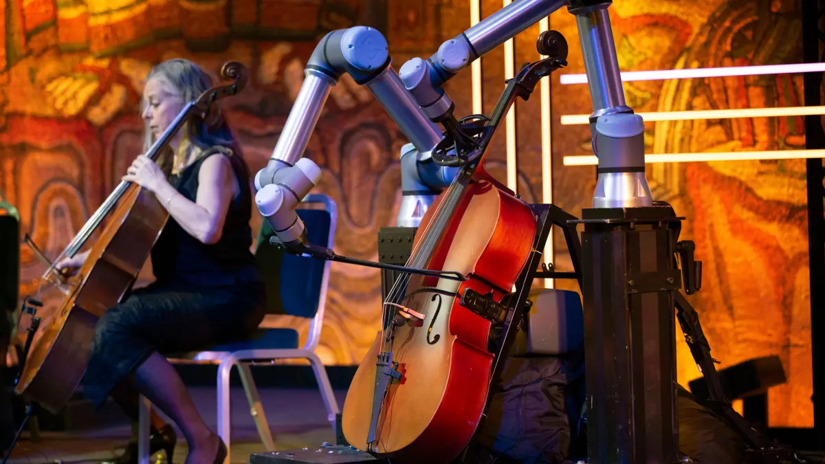 STOCKHOLM, SVERIGE 20241025 Stockholm Konsert Orkestra och en cellospelande robot, programmerad av Fredrik Gran, framf?r: STOCKHOLM, SVERIGE 20241025 Stockholm Konsert Orkestra och en cellospelande robot, programmerad av Fredrik Gran, framf?r ett preludium skrivet av Jacob M?rlrad under Ingenj?rsvetenskapsakademiens IVA h?gtidssammankomst pa Stadshuset i Stockholm pa fredagen. STOCKHOLM SVERIGE x10040x *** STOCKHOLM, SWEDEN 20241025 Stockholm Concert Orchestra and a cello playing robot, programmed by Fredrik Gran, perform a prelude written by Jacob M?rlrad during the Academy of Engineering Sciences IVA ceremony at the City Hall in Stockholm on Friday STOCKHOLM SWEDEN x10040x PUBLICATIONxNOTxINxDENxNORxSWExFIN Copyright: xAndersxWiklund/TTx IVAS H?GTIDSSAMMANKOMST 2024 xArO53_Aag4