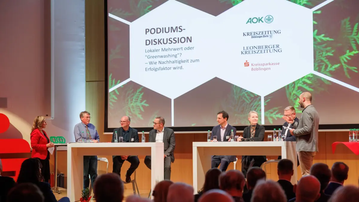 Verleihung *Der Grüne Zweig* Nachhaltigkeitspreis von AOK und Kreiszeitungen Böblingen und Leonberg (inkl. Keynote von Olympiasiegerin Yemisi Ogunleye, Pod-Dis mit Umwelt-Ministerin Walker)
