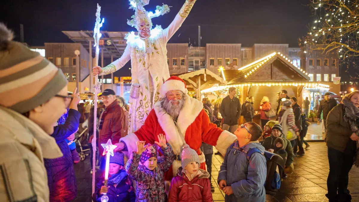Weihnachtsmarkt 2018 Weihnachtsmann Hennigsdorf Hu-Ping Chen