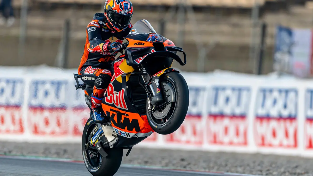 RECORD DATE NOT STATED 17th November 2024; Circuit de Barcelona, Barcelona, Catalonia, Spain; 2024 MotoGP Motul Solidari: RECORD DATE NOT STATED 17th November 2024 Circuit de Barcelona, Barcelona, Catalonia, Spain 2024 MotoGP Motul Solidarity Grand Prix of Barcelona, Race Day Jack Miller of the Red Bull KTM Factory performs a wheelie during the main race warm up PUBLICATIONxNOTxINxUK ActionPlus12716539 PabloxGuillen