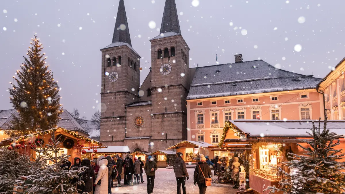 Mit viel Handwerk, regionalen Produkten und gelebter Tradition lockt der Berchtesgadener Advent seine Besucher.