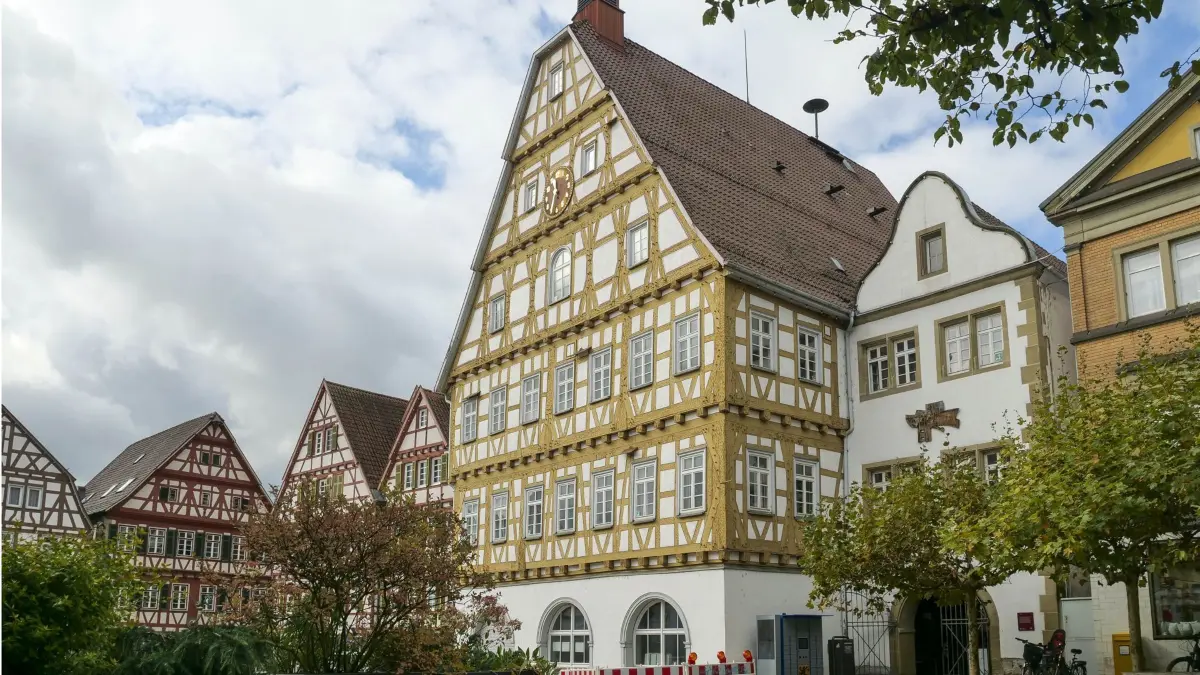 Leonberg - das alte Rathaus mit Bürgeramt am Marktplatz