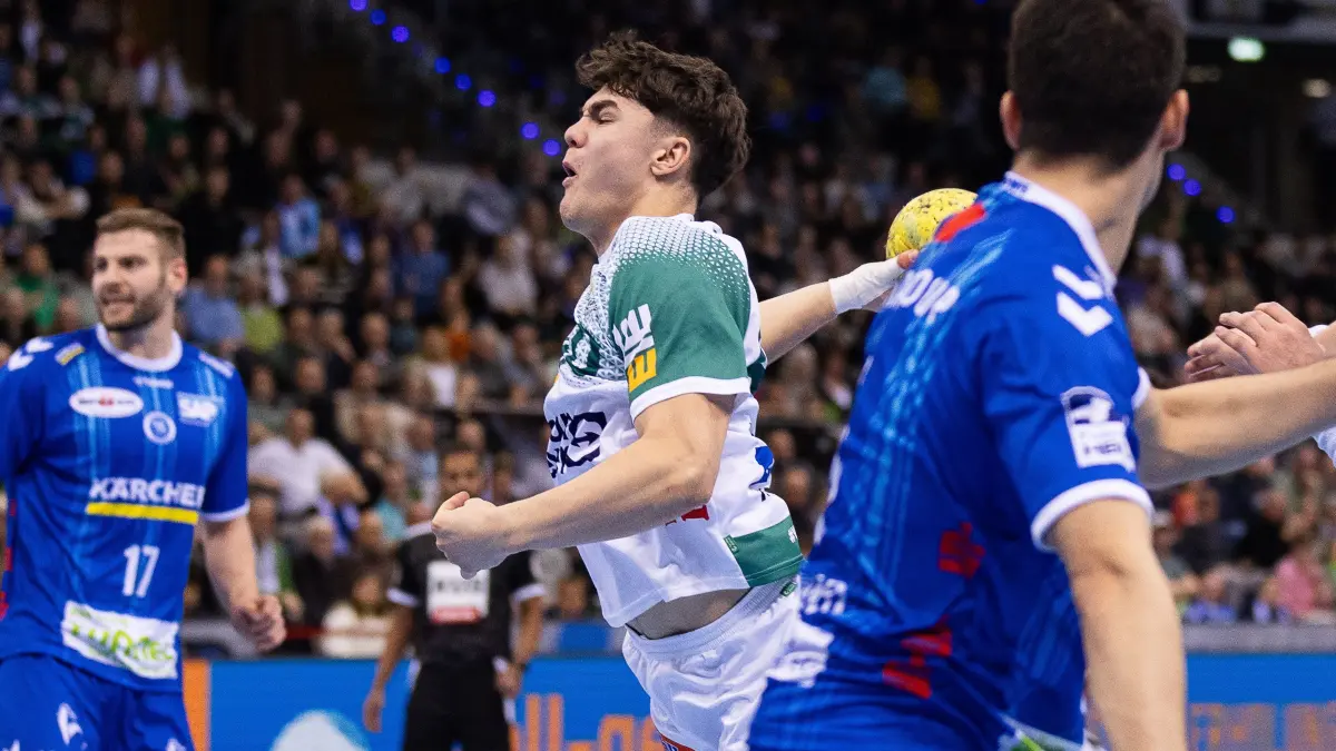 TVB Stuttgart (TVB) vs. FRISCH AUF! Goeppingen (FAG), Handball, Maenner, Daikin 1. Handball Bundesliga (HBL), 14. Spieltag, Spielzeit 2024/2025, 05.12.2024: Elias NEWEL (FRISCH AUF! Goeppingen, #40) erzielt ein Tor, Aktion, Torwurf
TVB Stuttgart (TVB) vs. FRISCH AUF! Goeppingen (FAG), Handball, Maenner, Daikin 1. Handball Bundesliga (HBL), 14. Spieltag, Spielzeit 2024/2025, 05.12.2024
Foto: Eibner-Pressefoto/Oliver Schmidt