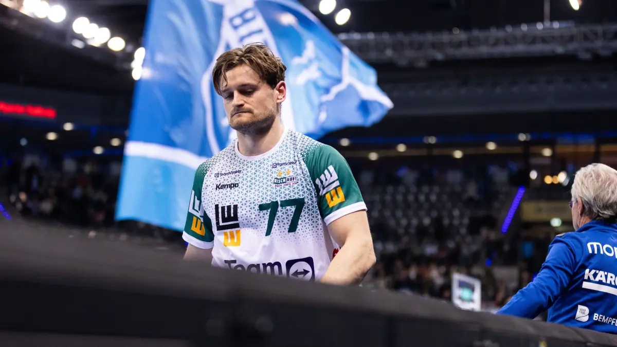 TVB Stuttgart (TVB) vs. FRISCH AUF! Goeppingen (FAG), Handball, Maenner, Daikin 1. Handball Bundesliga (HBL), 14. Spieltag, Spielzeit 2024/2025, 05.12.2024: David SCHMIDT (FRISCH AUF! Goeppingen, #77) ist enttäuscht/enttaeuscht, unzufrieden, ärgert/aegert sich, Emotionen, Wut, Trauer
TVB Stuttgart (TVB) vs. FRISCH AUF! Goeppingen (FAG), Handball, Maenner, Daikin 1. Handball Bundesliga (HBL), 14. Spieltag, Spielzeit 2024/2025, 05.12.2024
Foto: Eibner-Pressefoto/Oliver Schmidt
