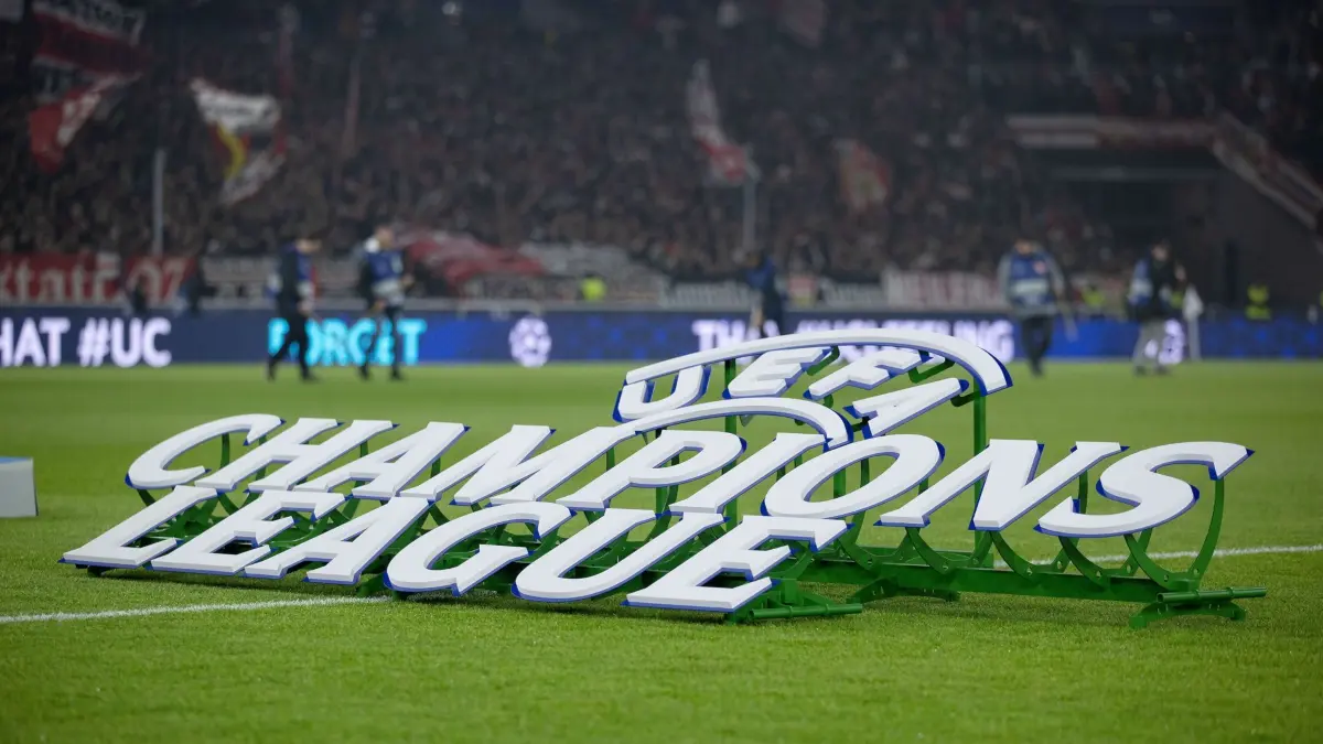 BAU // 06.11.2024, Deutschland, Stuttgart, Fußball Champions League,
VfB Stuttgart vs. Atalanta Bergamo, UEFA Champions League, Logo auf dem Rasen
Gemäß den Vorgaben der DFL Deutschen Fu?ball Liga ist es untersagt, in dem Stadion und/oder vom Spiel angefertigte Fotoaufnahmen in Form von Sequenzbildern und/oder videoähnlichen Fotostrecken zu verwerten bzw. verwerten zu lassen.