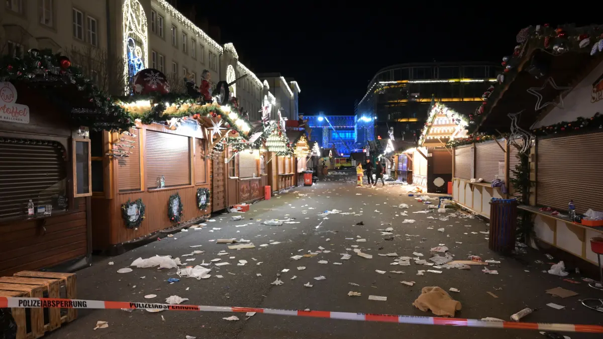Ein Blick auf den abgesperrten Weihnachtsmarkt in Magdeburg.