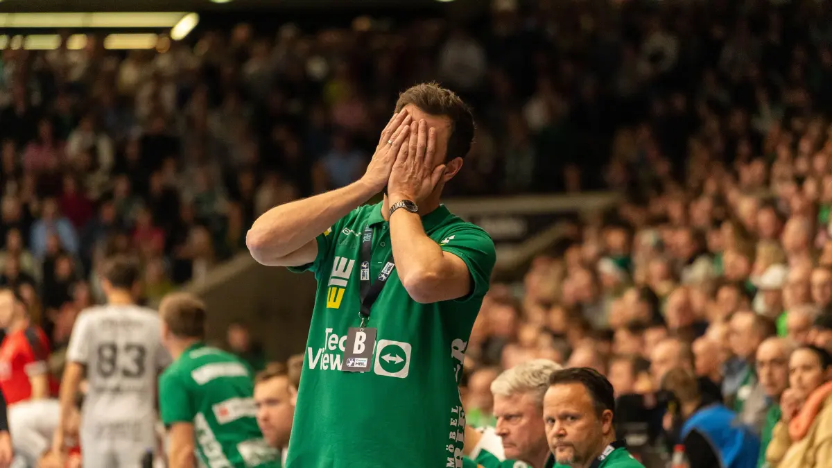 Frisch Auf Goeppingen vs. MT Melsungen, Handball, Bundesliga, 17. Spieltag, Saison 2024/2025, 27.12.2024: Ben Matschke (Frisch Auf Goeppingen, Cheftrainer),
Frisch Auf Goeppingen vs. MT Melsungen, Handball, Bundesliga, 17. Spieltag, Saison 2024/2025, 27.12.2024,
Foto: Eibner-Pressefoto/Max Vogel