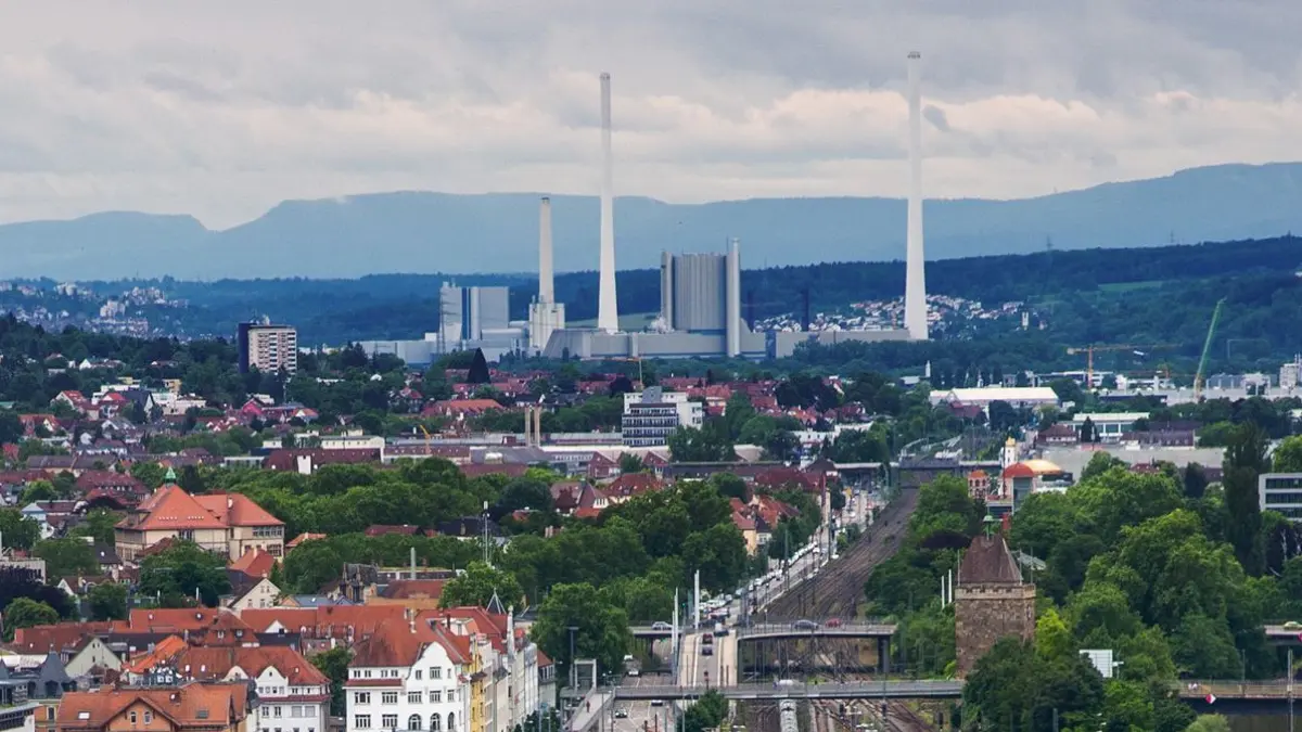 foto: Roberto Bulgrin
27. 05. 2024
Esslingen, Mettingen, Weinberge, Blick ins Neckartal mit neuer Hochschule und dem Kraftwerk Altbach