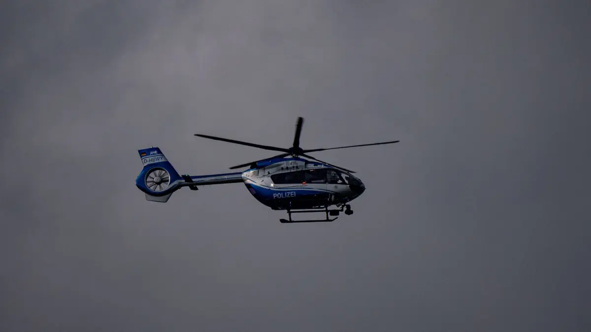 Ein Polizeihubschrauber war über Horb und Pfalzgrafenweiler unterwegs. Worum ging es? (Symbolbild)