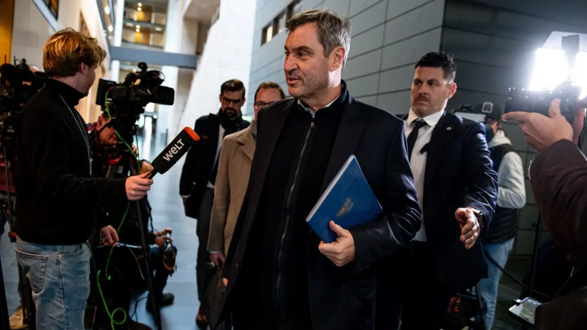 Union und SPD nehmen Sondierungen auf: 28.02.2025, Berlin: Markus Söder (CSU), Ministerpräsident von Bayern und CSU-Vorsitzender, kommt zu einem ersten Sondierungsgespräch für eine schwarz-rote Bundesregierung ins Jakob-Kaiser-Haus. Foto: Fabian Sommer/dpa +++ dpa-Bildfunk +++