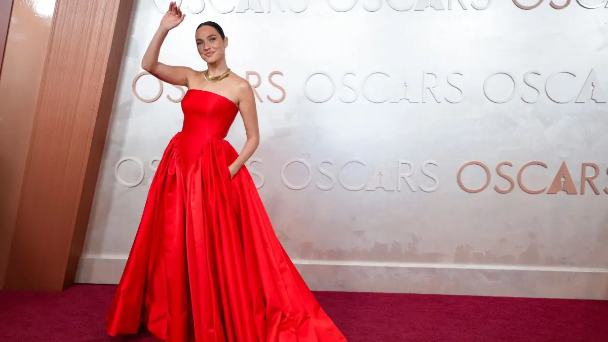 97. Academy Awards: 02.03.2025, USA, Los Angeles: Gal Gadot kommt zur 97. Oscar-Verleihung im Dolby Theatre in Los Angeles. Foto: Jae C. Hong/AP/dpa +++ dpa-Bildfunk +++