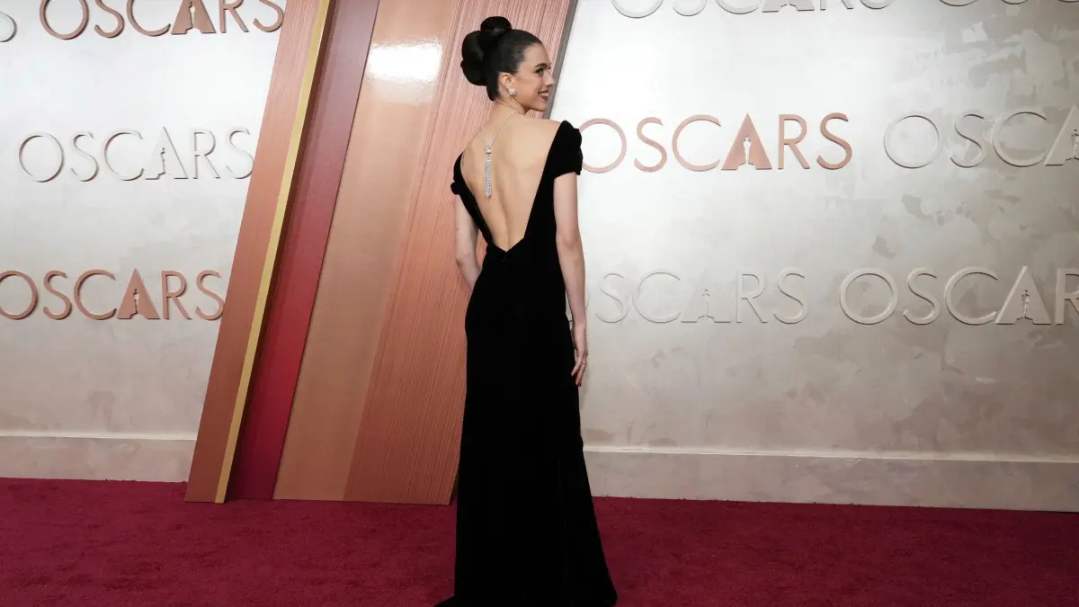 97. Academy Awards: 02.03.2025, USA, Los Angeles: Margaret Qualley kommt zur 97. Oscar-Verleihung im Dolby Theatre in Los Angeles. Foto: Jordan Strauss/Invision/AP/dpa +++ dpa-Bildfunk +++