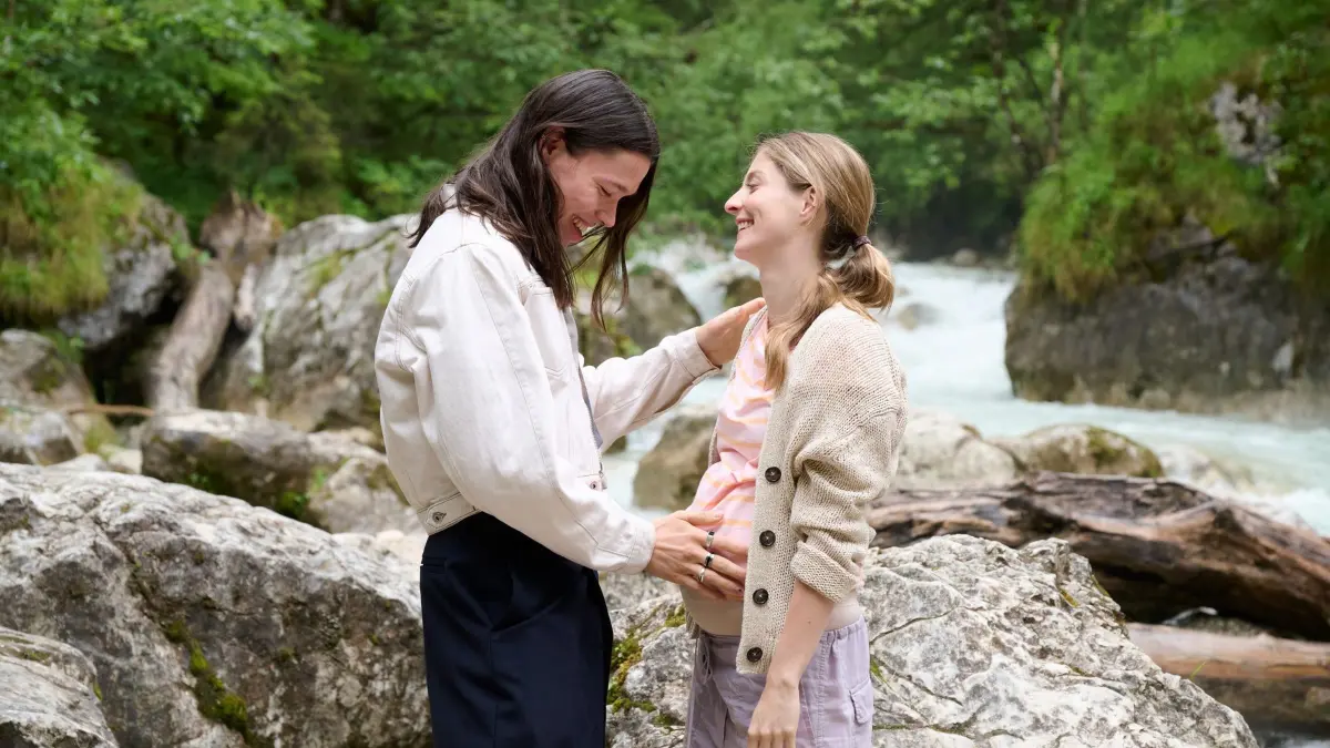 Vivien Ofrazeks (Paula Kroh) Freund Timo Neureuter (Helge Mark) freut sich auf das Baby. Noch hat er keine Ahnung, dass seine Freundin unter einer Ess-Störung leidet.