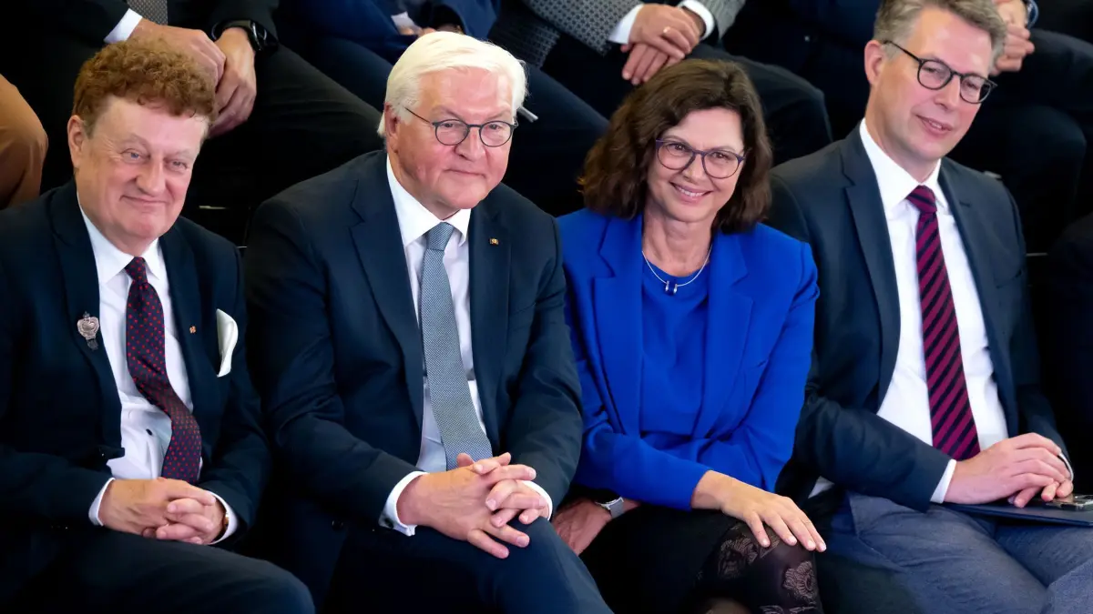 Festakt - 100 Jahre Deutsches Museum: 05.05.2025, Bayern, München: Wolfgang M. Heckl (l-r), Generaldirektor des Deutschen Museums, Bundespräsident Frank-Walter Steinmeier, Ilse Aigner (CSU), Präsidentin des Bayerischen Landtags, und Markus Blume (CSU), Wissenschaftsminister von Bayern, nehmen am Festakt zum 100-jährigen Bestehen des Deutschen Museums teil. Im Mai 1925 wurde das Museum auf der Museumsinsel in München eröffnet. Foto: Sven Hoppe/dpa +++ dpa-Bildfunk +++